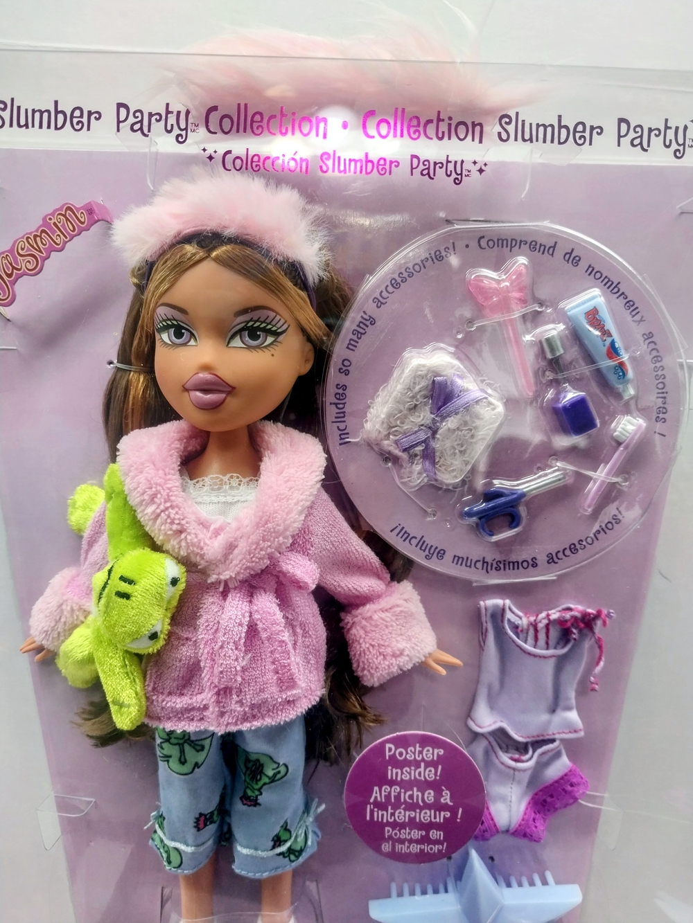 Bratz Slumber Party Doll Yasmin in Pink Robe with Green Bear ( 1 ) - Picture 3 of 3